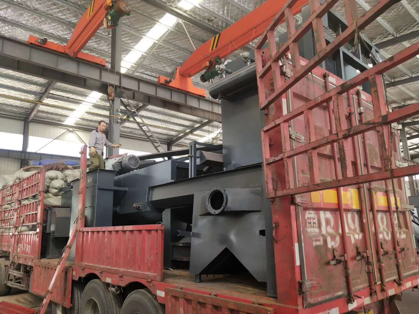 q6915通過式拋丸清理機(jī)發(fā)往張家港 q6915通過式拋丸清理機(jī)發(fā)往張家港