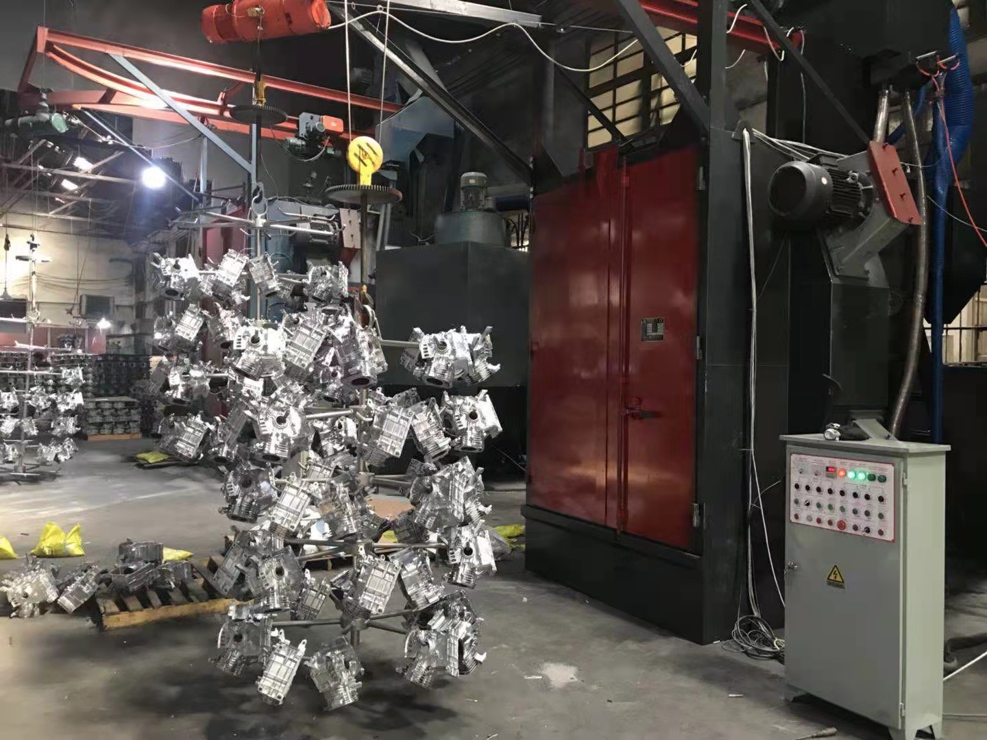 金屬砂機(jī)打壓鑄造視頻_鑄造打砂機(jī)_金屬壓鑄打砂機(jī)