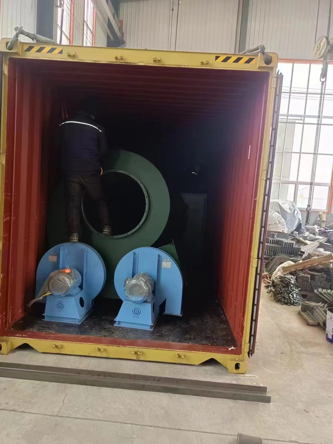 連續(xù)輥道通過式打砂除銹機(jī)_打沙除銹機(jī)_除銹砂連續(xù)式機(jī)打輥道怎么處理