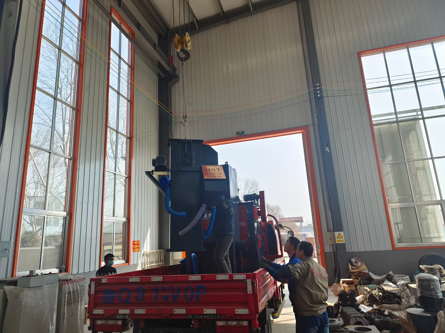 重型鋼結(jié)構(gòu)打砂除銹機_除銹打砂機圖片_型鋼除銹砂機結(jié)構(gòu)打孔視頻